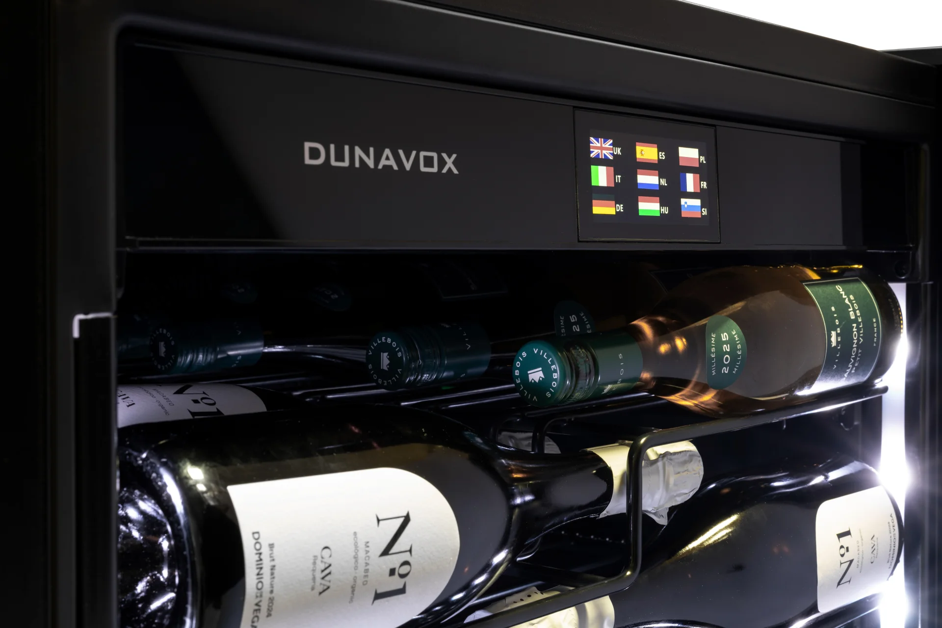 Dunavox DX-143.468MB şarap dolabı